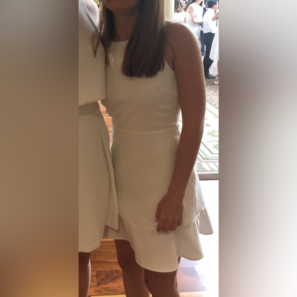White dress - Picture 3 of 4